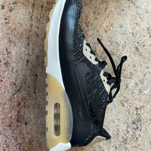 Nike Air Max Black and Gold, 9.5, Women’s , Gold Sparkle. - Picture 7 of 7